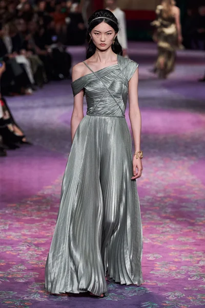 Look 15
